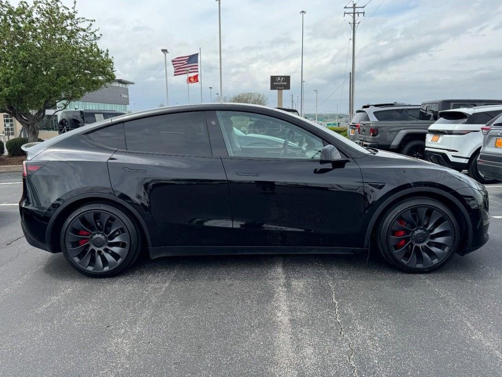 Used 2024 Tesla Model Y Performance image 2