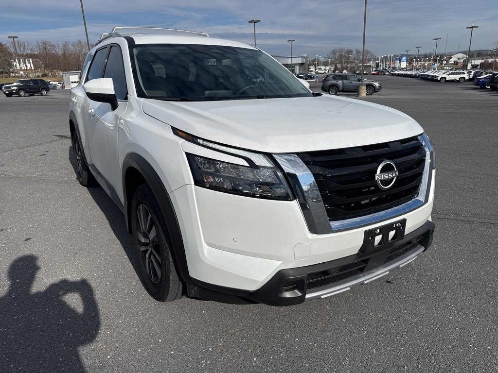 Used 2025 Nissan Pathfinder SL w/ Cargo Package image 7