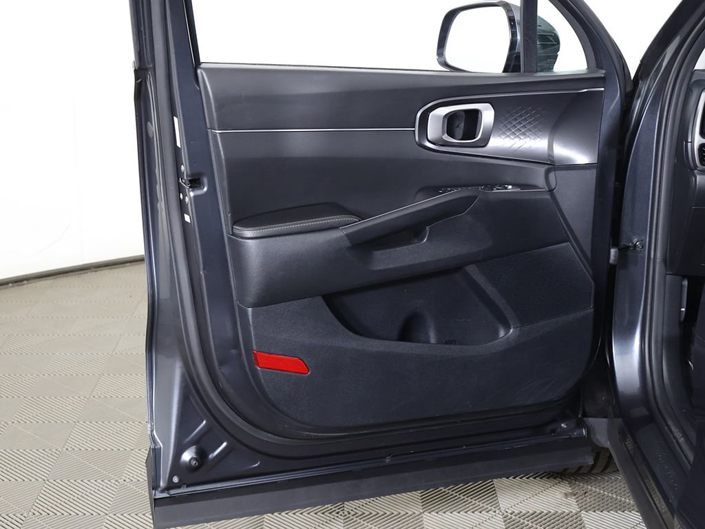 Used 2022 Kia Sorento LX image 21