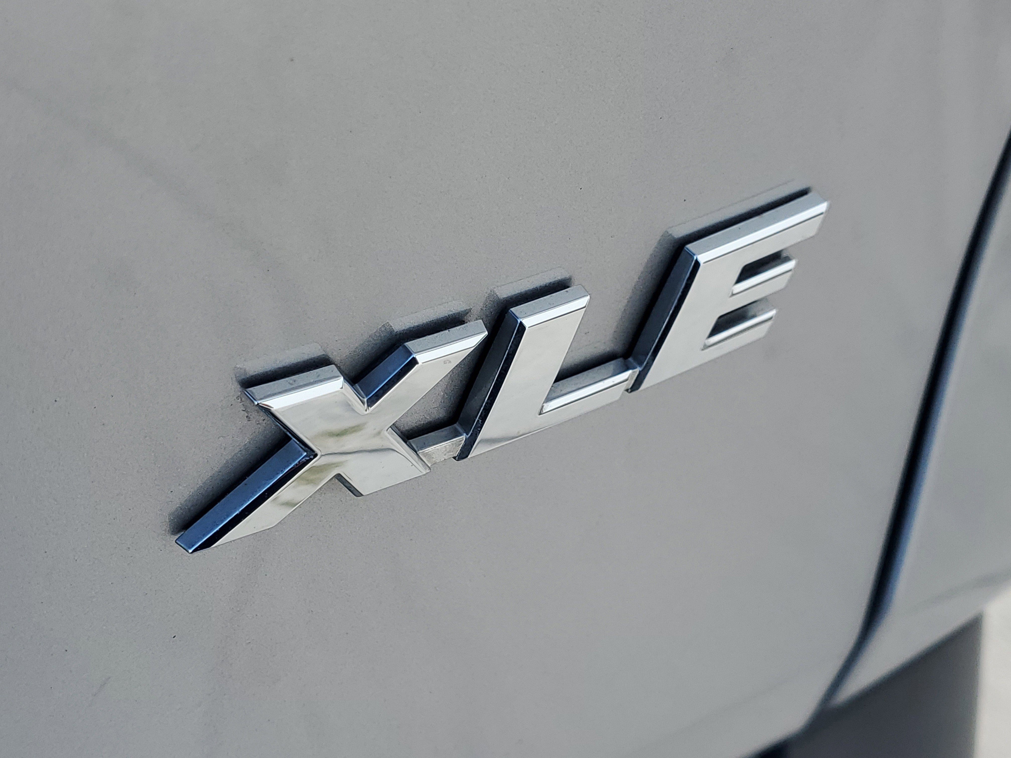 Used 2022 Toyota RAV4 XLE Premium image 10