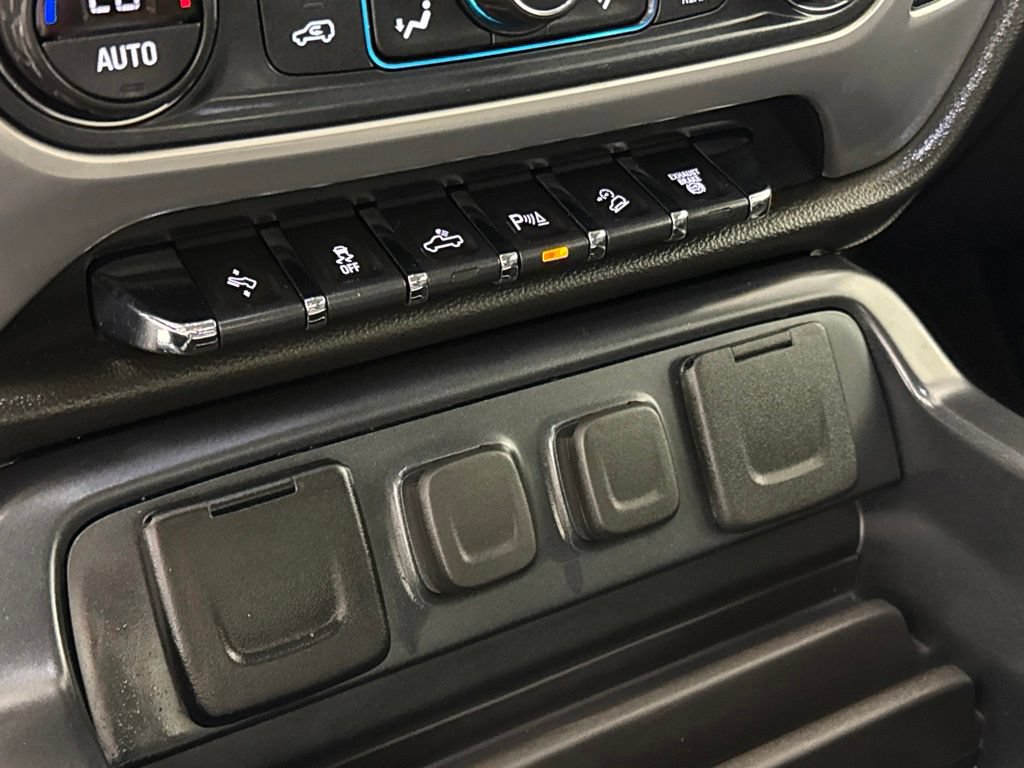 Used 2018 GMC Sierra 3500 SLT w/ Duramax Plus Package AWD/4WD image 18