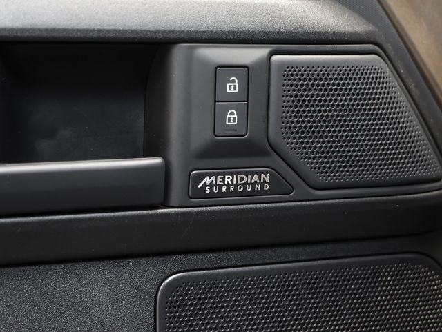 Used 2025 Land Rover Defender 110 AWD/4WD image 42