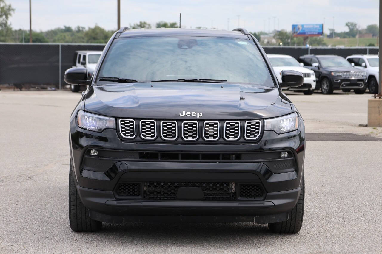 Used 2024 Jeep Compass Latitude AWD/4WD image 5
