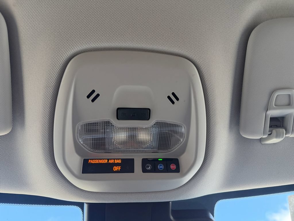 Used 2025 Chevrolet Trax LT FWD image 22