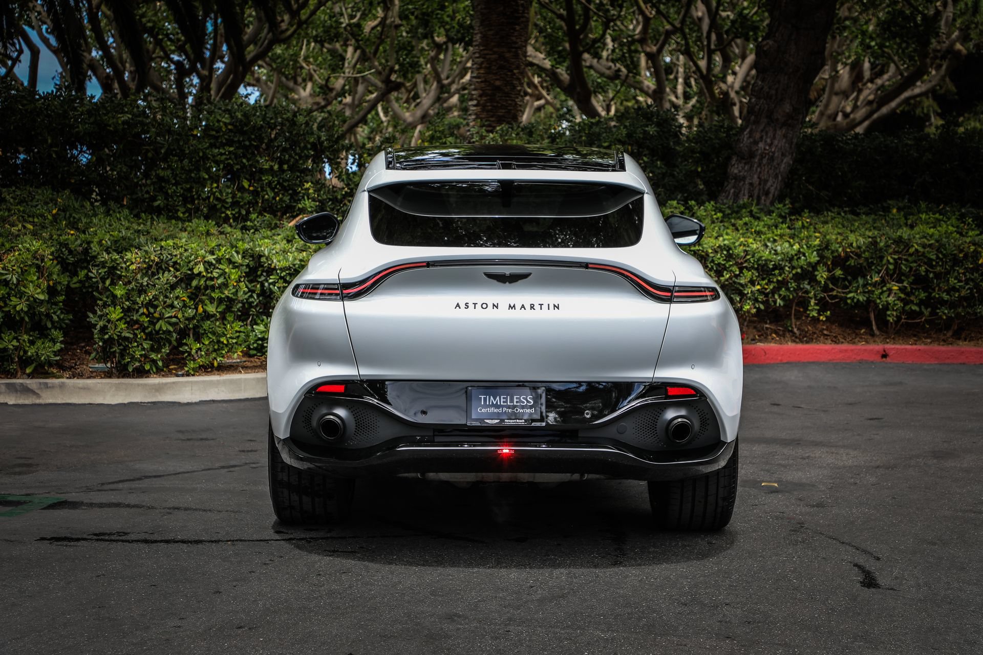 Used 2022 Aston Martin DBX AWD/4WD image 6