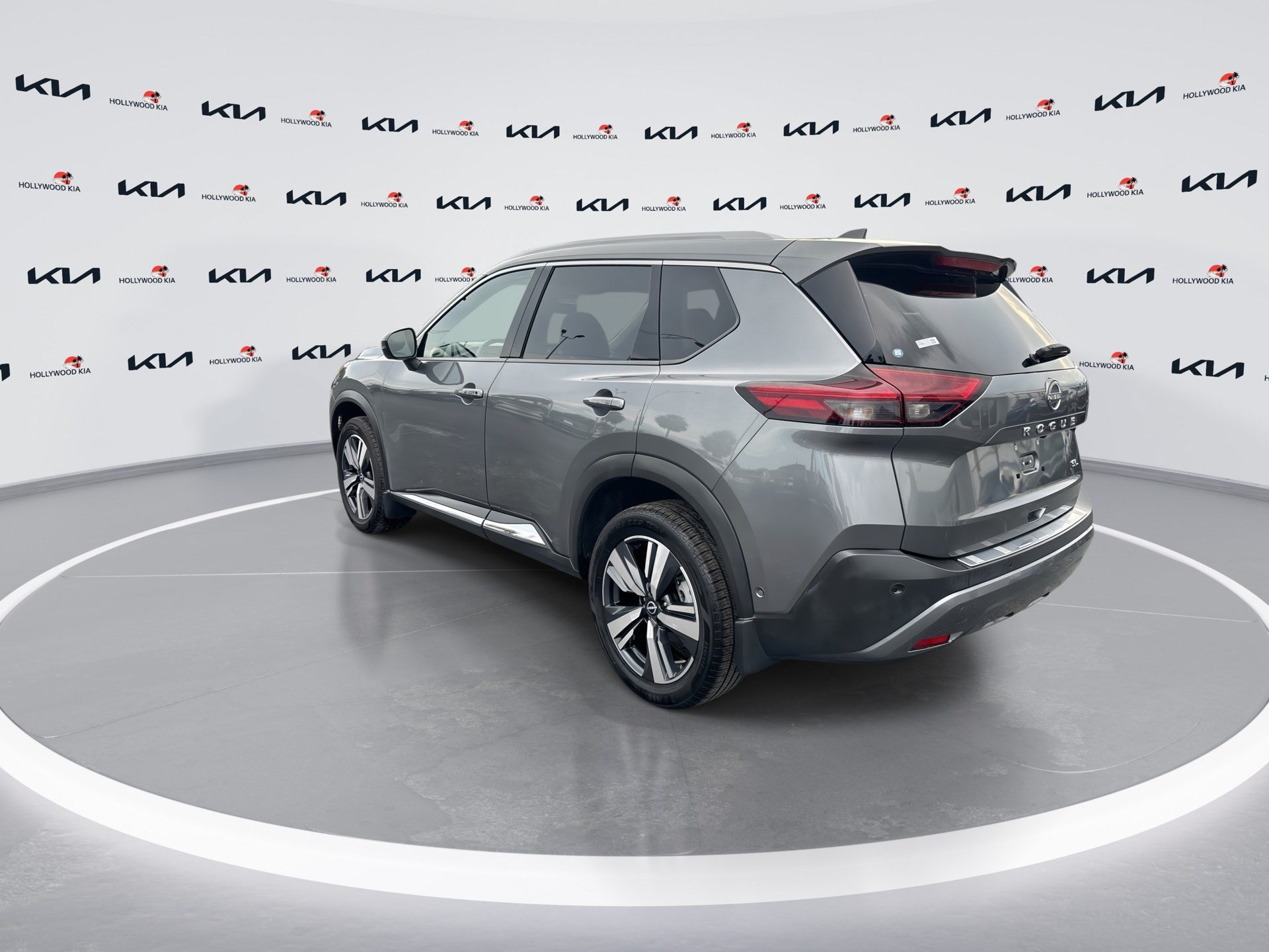 Used 2023 Nissan Rogue SL w/ SL Premium Package FWD image 6