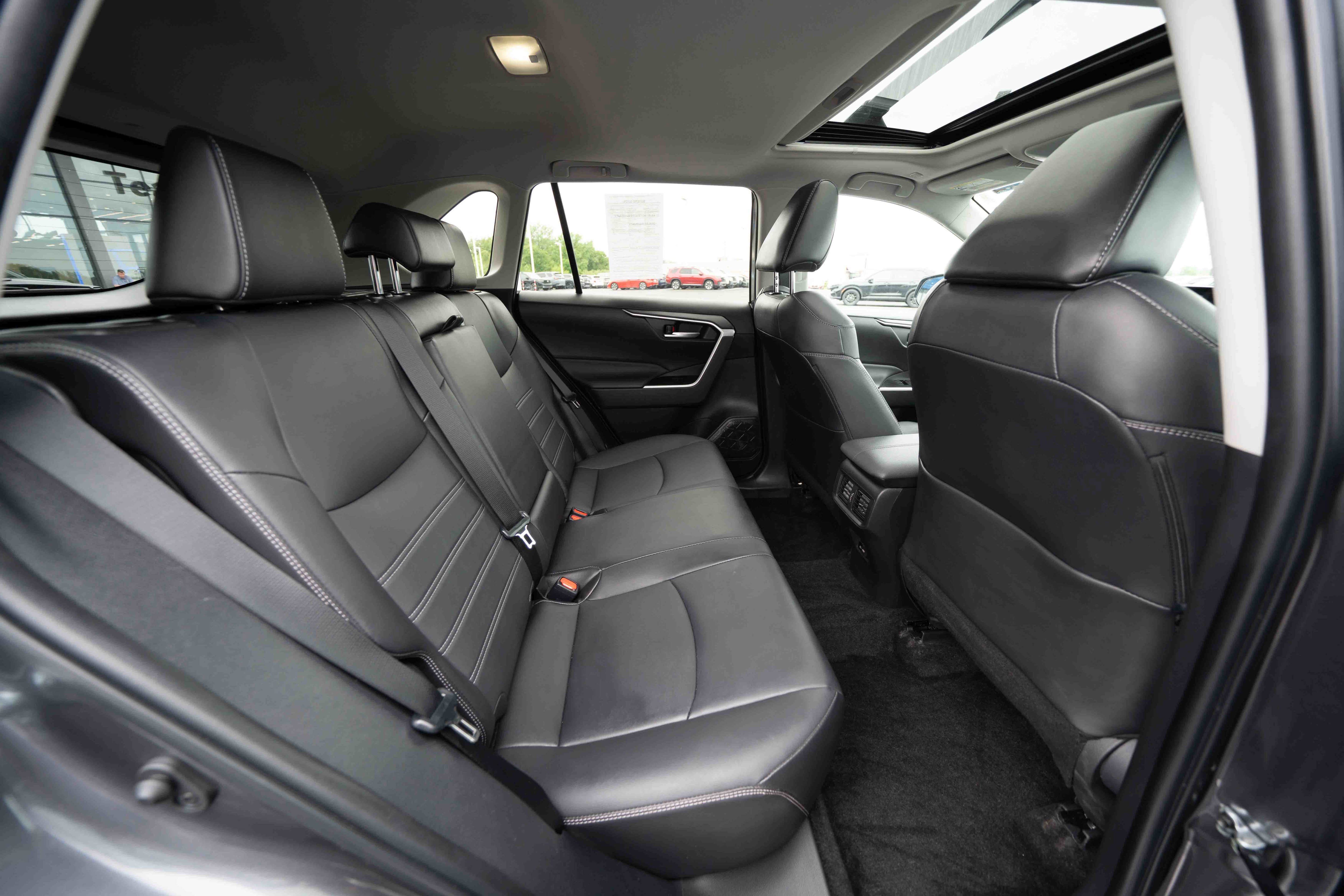 Used 2023 Toyota RAV4 XLE Premium AWD/4WD image 25