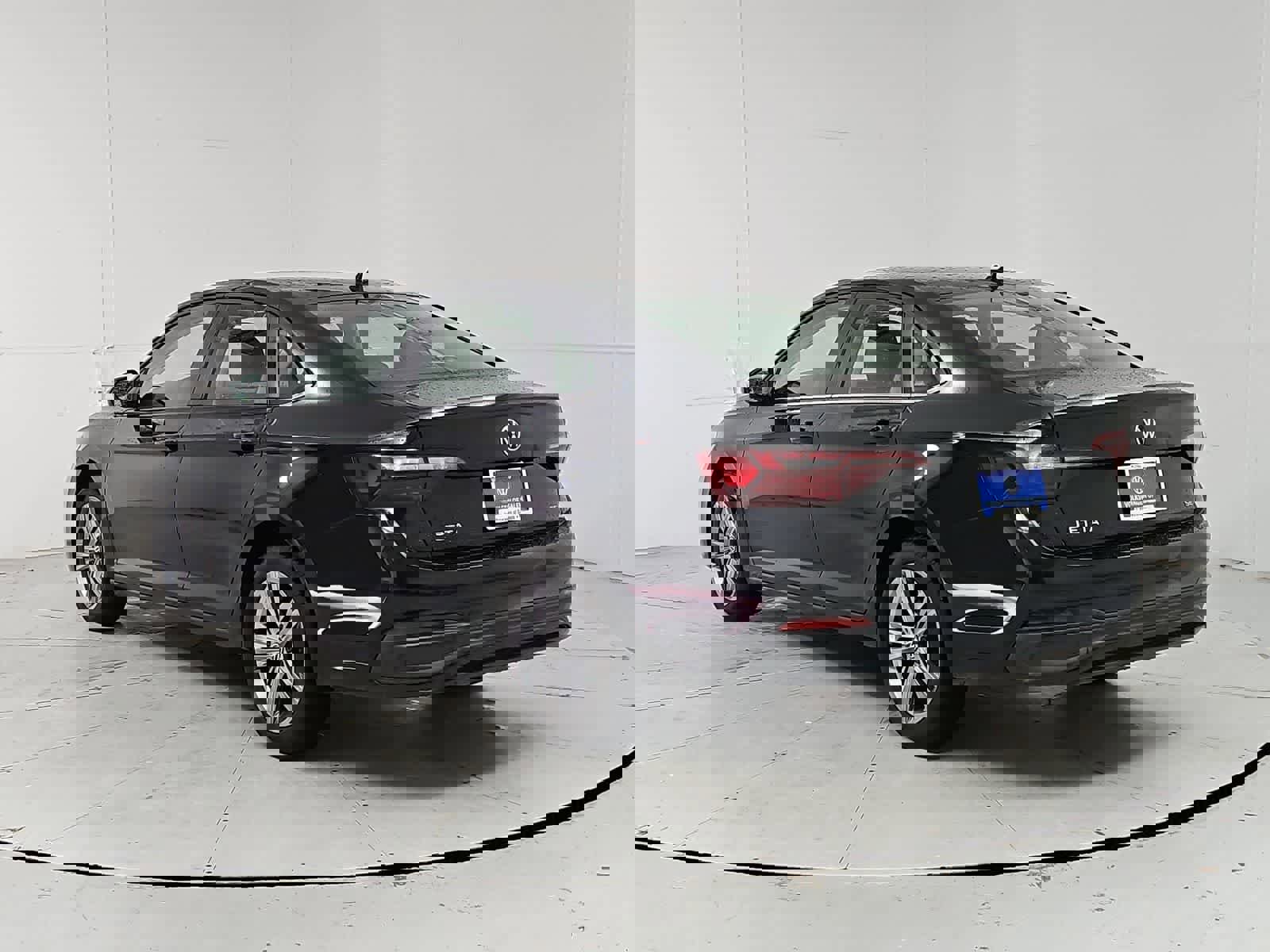 Certified 2024 Volkswagen Jetta SE image 4