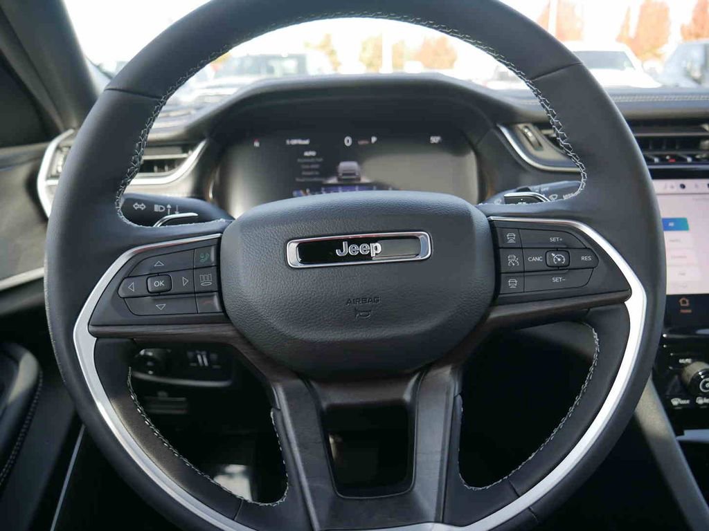New 2025 Jeep Grand Cherokee Limited w/ Luxury Tech Group II image 39