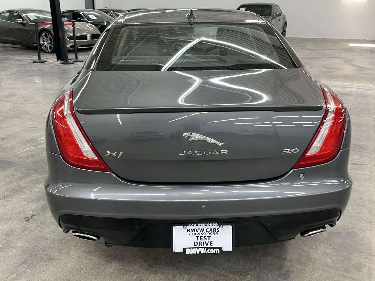 Used 2019 Jaguar XJ R-Sport RWD image 9