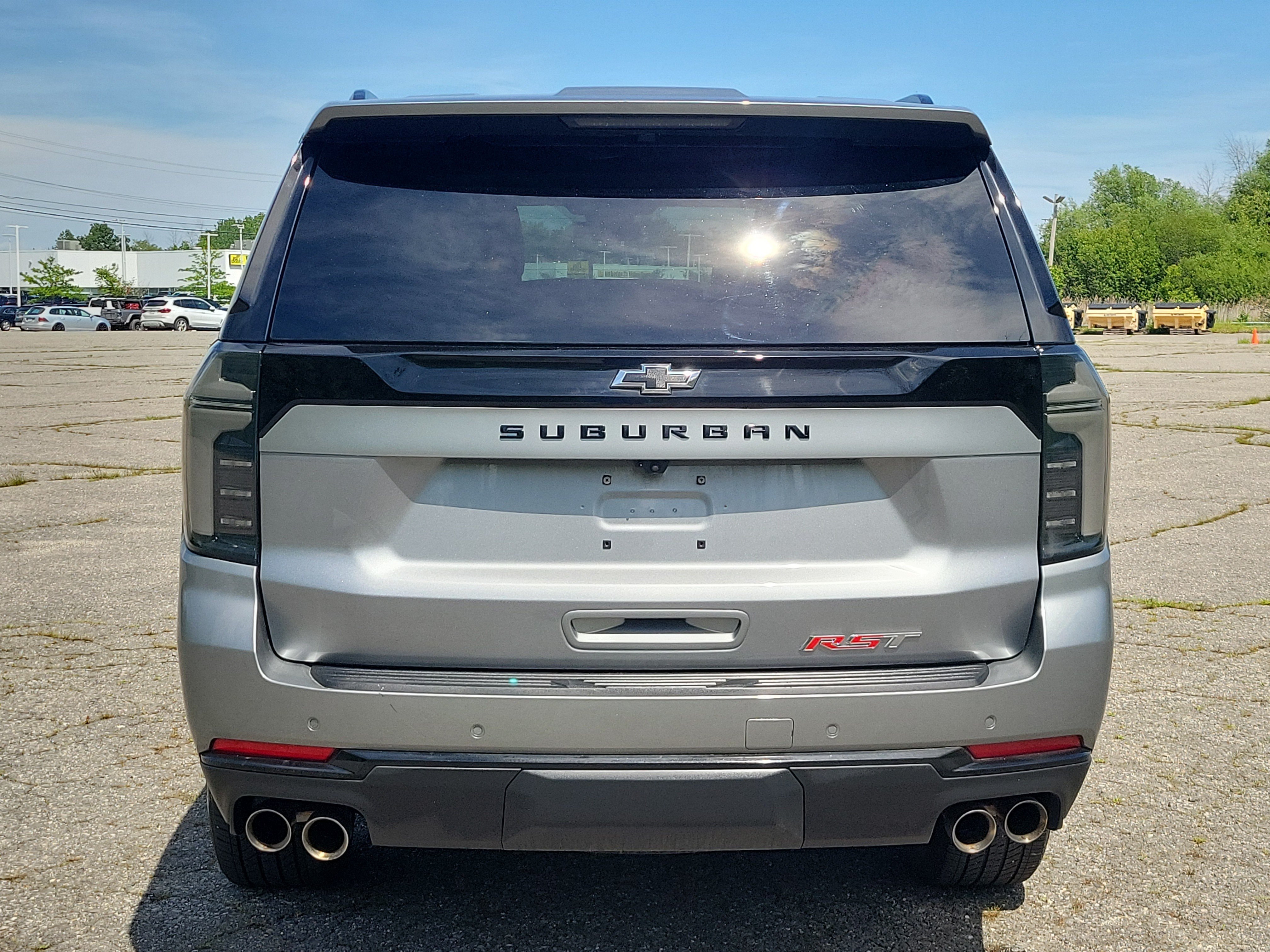 Used 2025 Chevrolet Suburban RST w/ Comfort Package AWD/4WD image 6