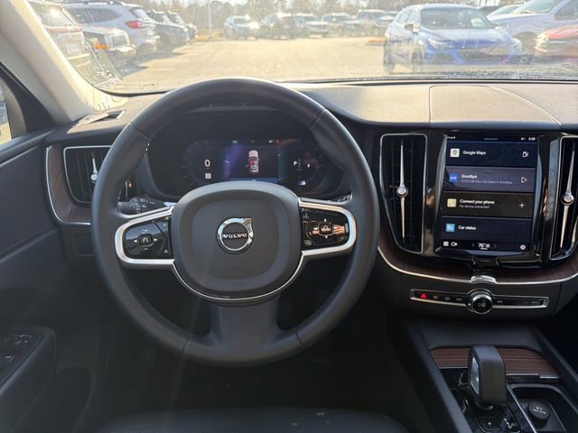 Used 2023 Volvo XC60 B5 Plus image 16