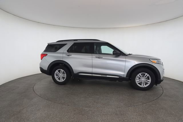 Used 2024 Ford Explorer XLT w/ Equipment Group 202A AWD/4WD image 24