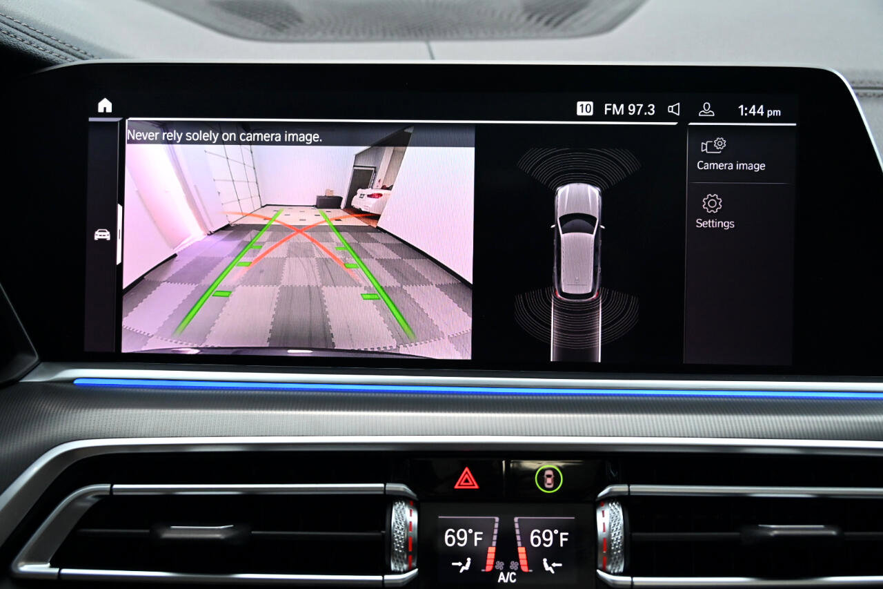 Used 2020 BMW X5 M50i w/ Premium Package image 31