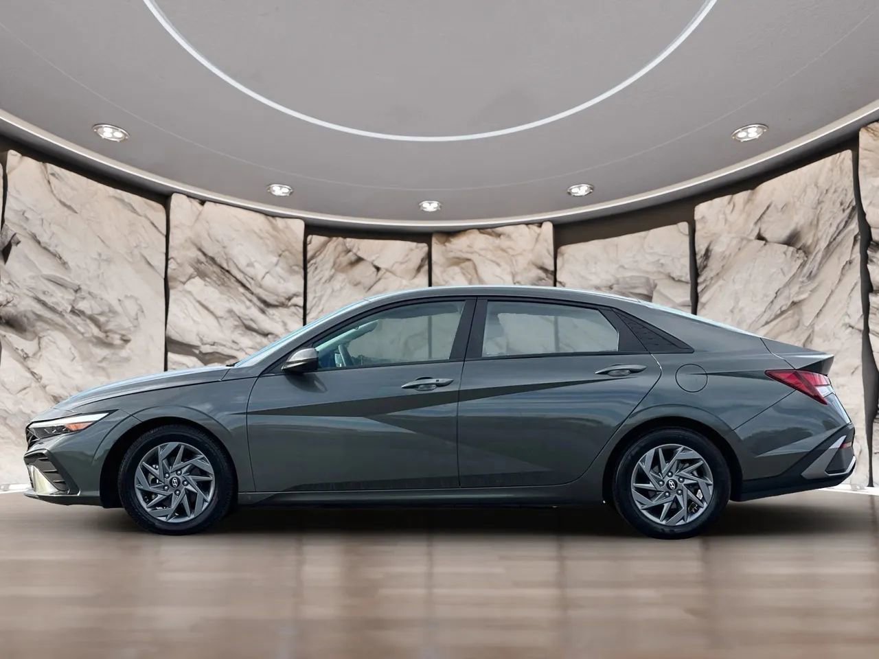 Used 2024 Hyundai Elantra SEL image 9