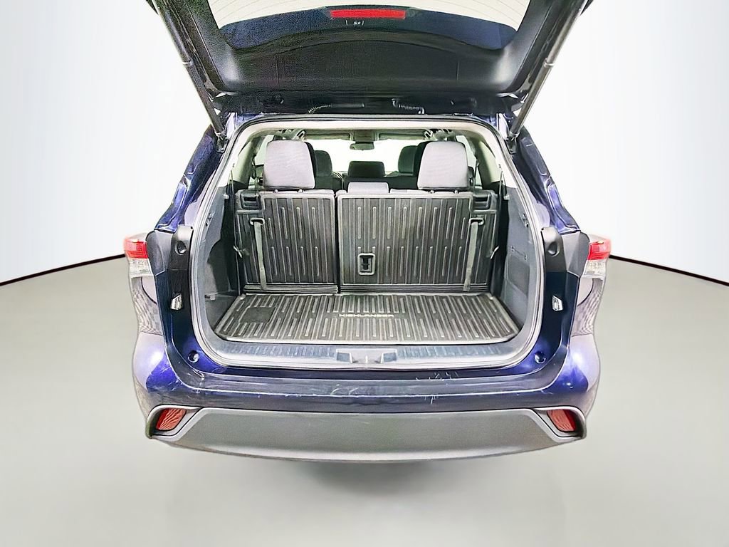 Used 2023 Toyota Highlander LE image 26