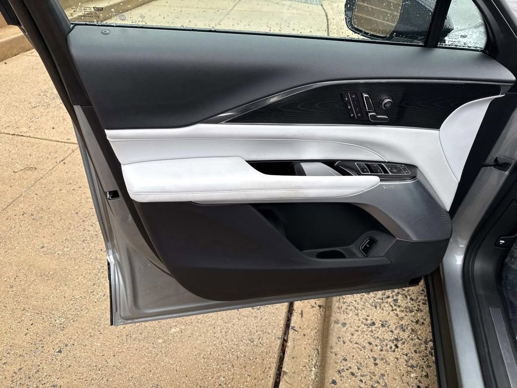 Certified 2024 Cadillac Lyriq Luxury image 15