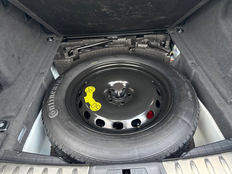 Used 2020 Jaguar F-PACE Premium image 39