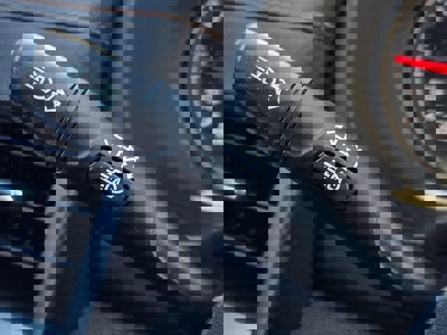 Used 2020 GMC Terrain SLT image 31