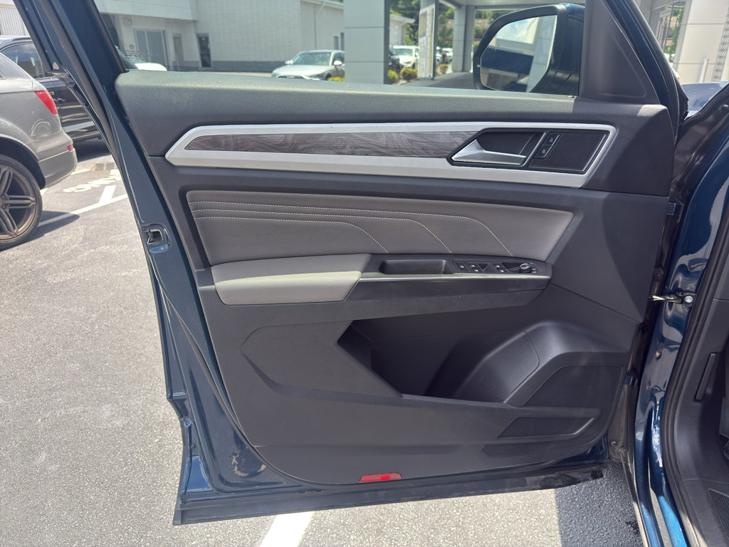 Used 2023 Volkswagen Atlas Cross Sport SE FWD image 33