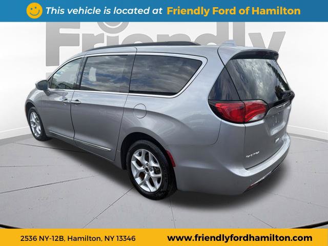 Used 2017 Chrysler Pacifica Touring-L w/ Tire & Wheel Group FWD image 5