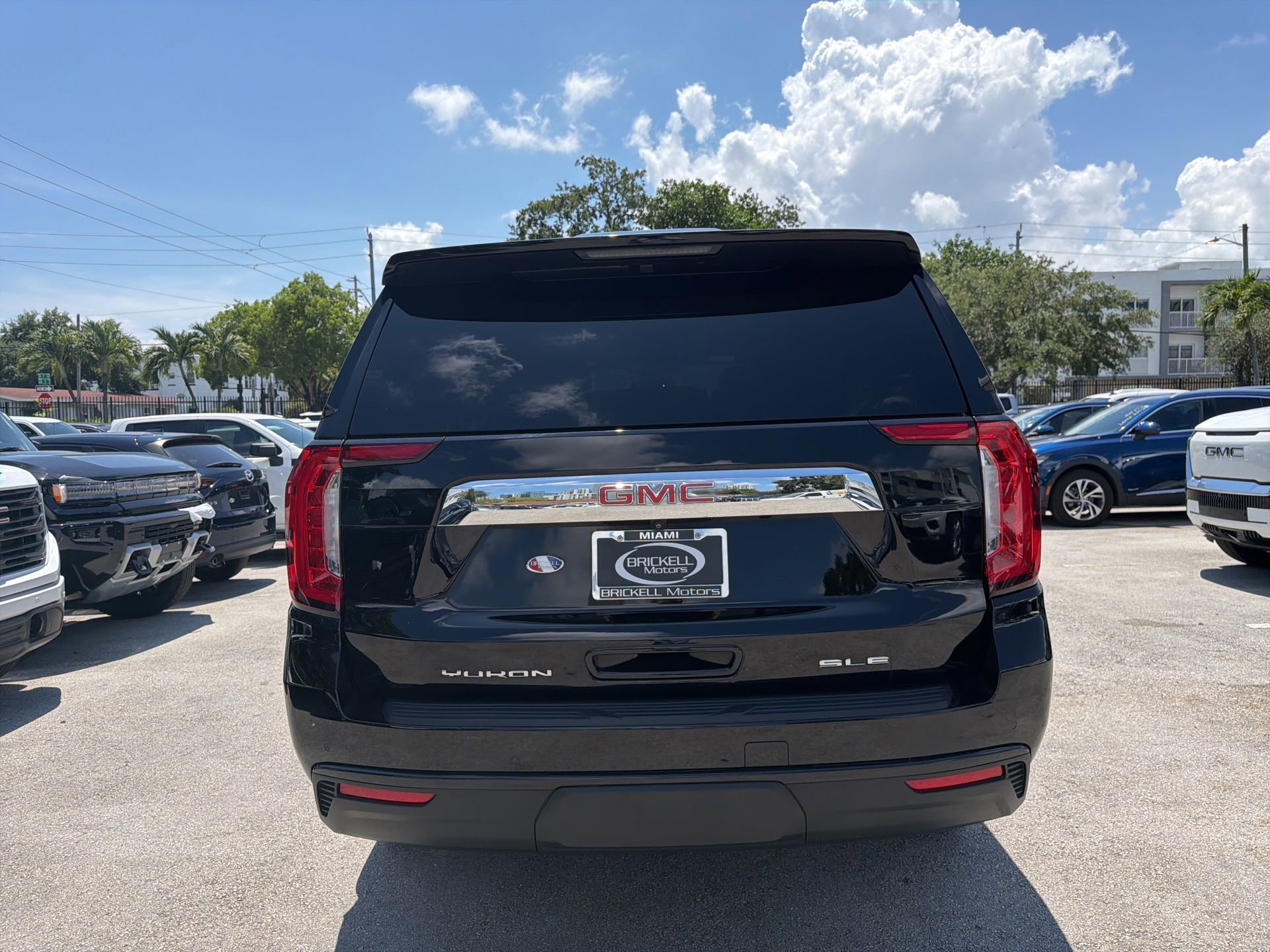 Used 2023 GMC Yukon SLE w/ Gmc Pro Safety Plus Package RWD image 13