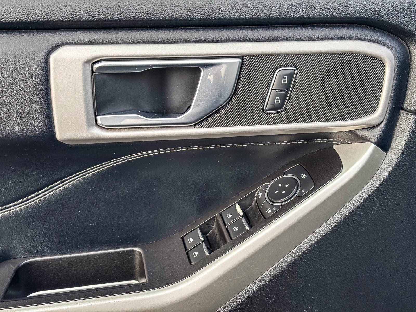 Used 2022 Ford Explorer XLT image 22