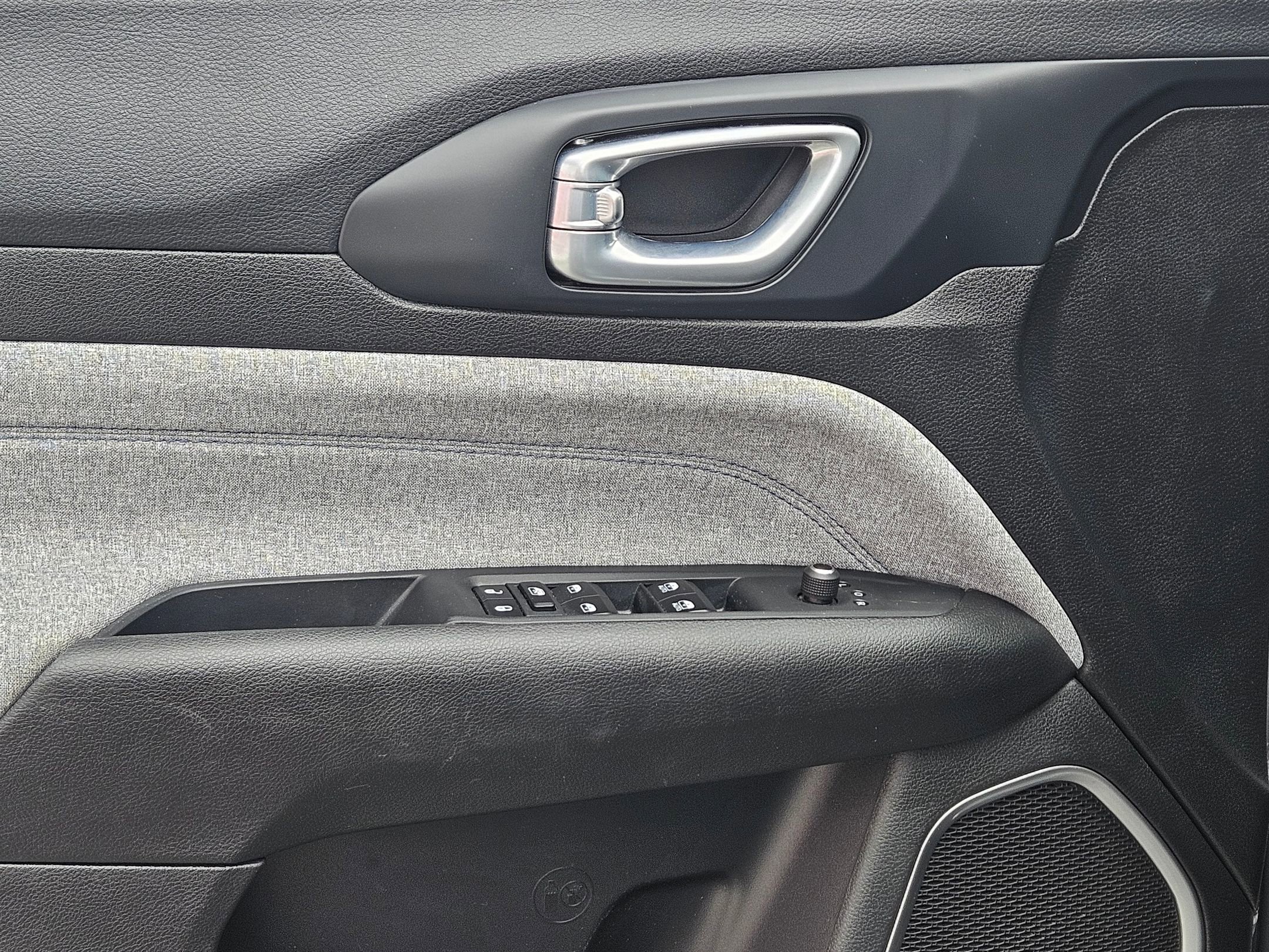 Used 2023 Jeep Compass Latitude w/ Convenience Group image 19