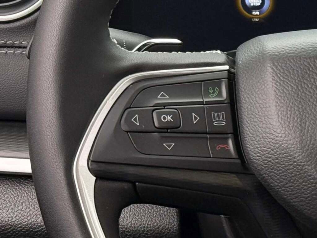 New 2025 Jeep Grand Cherokee L Laredo image 40