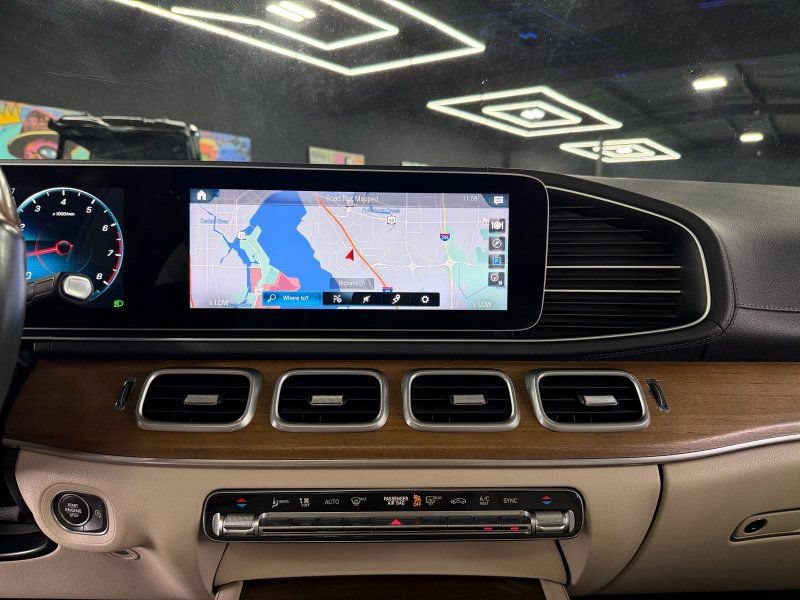 Used 2021 Mercedes-Benz GLS 580 4MATIC image 14