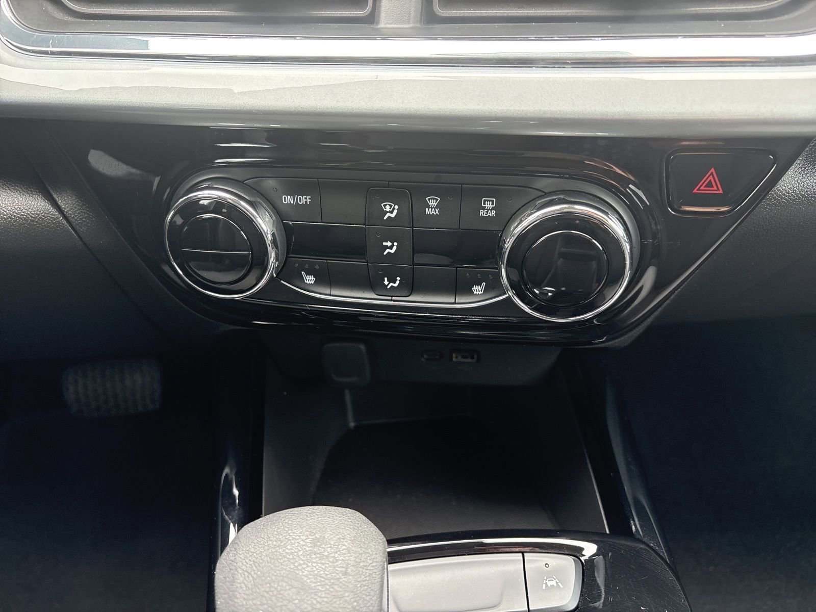 Certified 2025 Chevrolet Trax LT w/ Driver Confidence Package FWD image 21