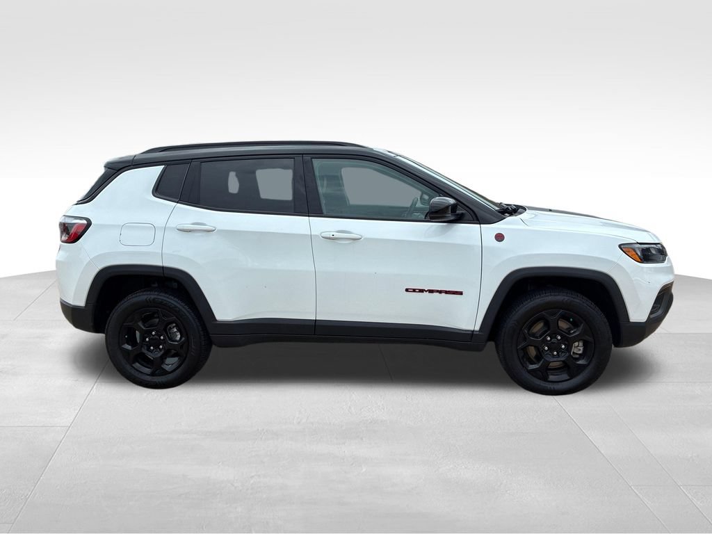 Used 2024 Jeep Compass Trailhawk AWD/4WD image 7