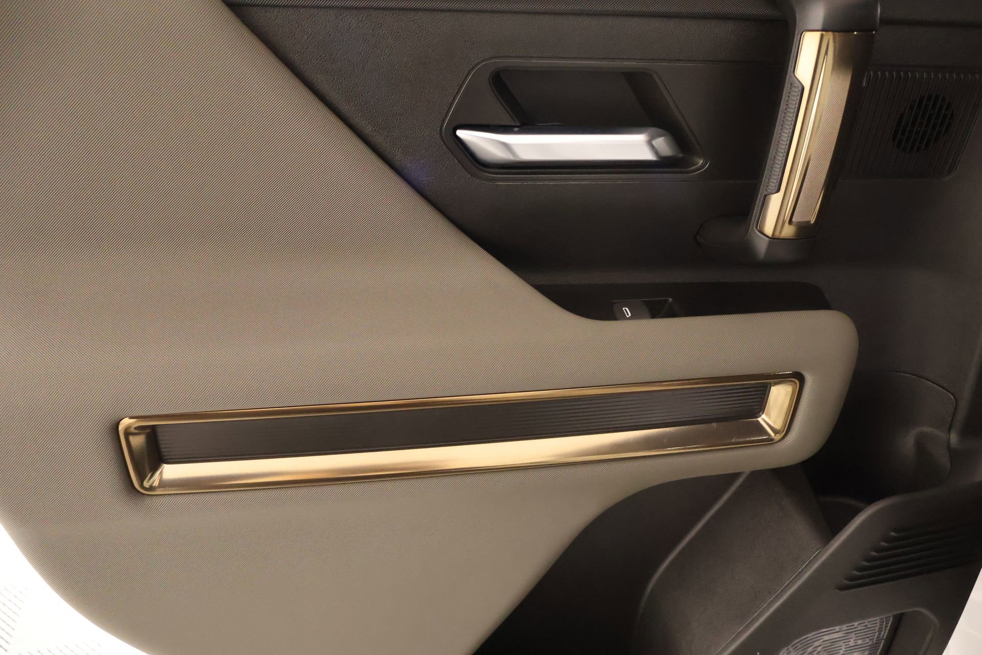 Used 2024 GMC Hummer EV 2X w/ LPO, Illumination Package image 19