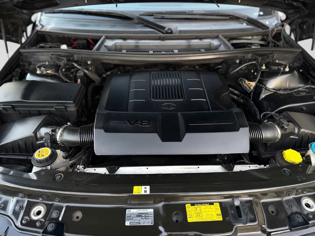 Used 2012 Land Rover Range Rover HSE image 24