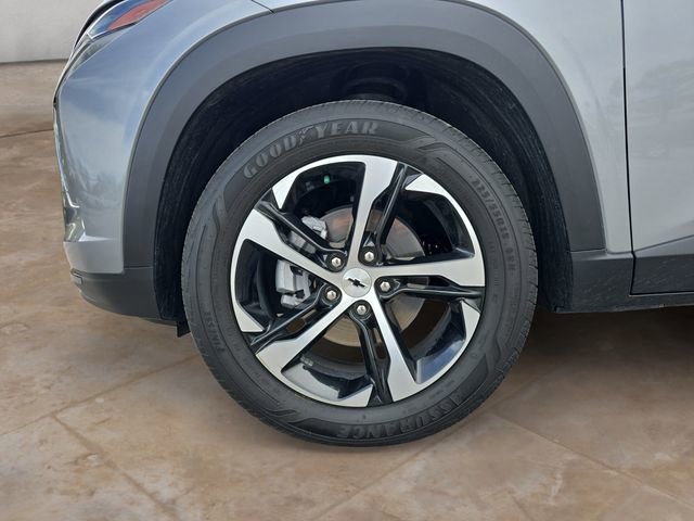 Used 2025 Chevrolet Trax RS w/ Sunroof Package image 14