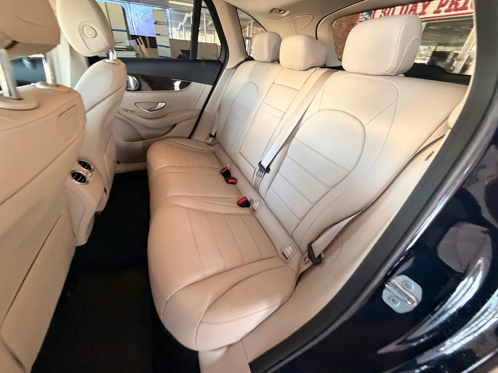 Used 2019 Mercedes-Benz GLC 300 4MATIC image 16