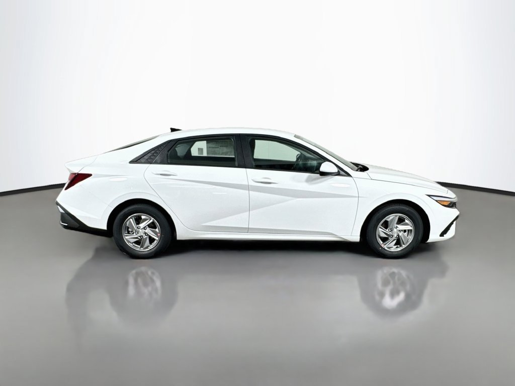 New 2026 Hyundai Elantra SE FWD image 9