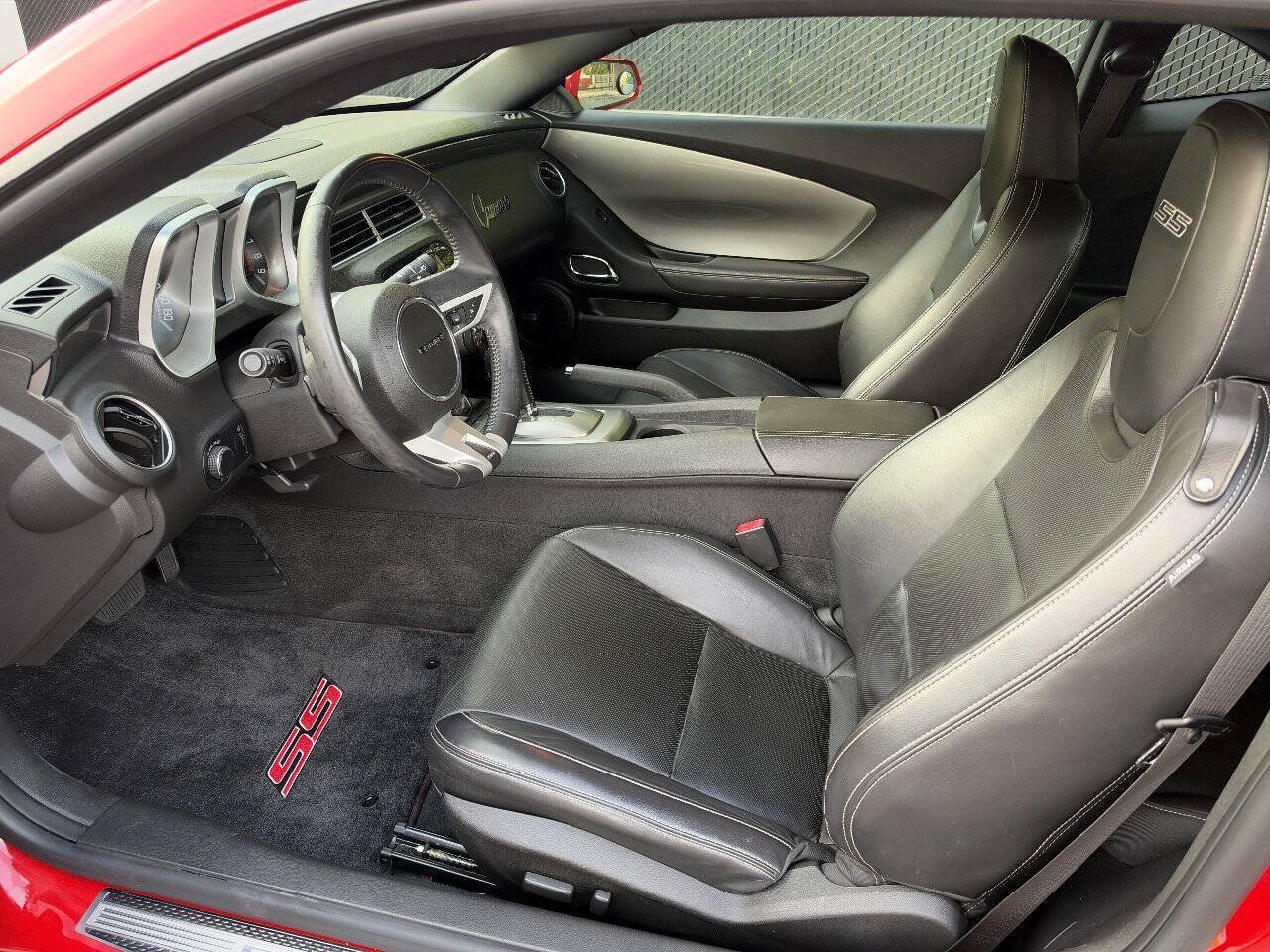 Used 2010 Chevrolet Camaro SS w/ LPO, Ground Effects Package RWD image 8
