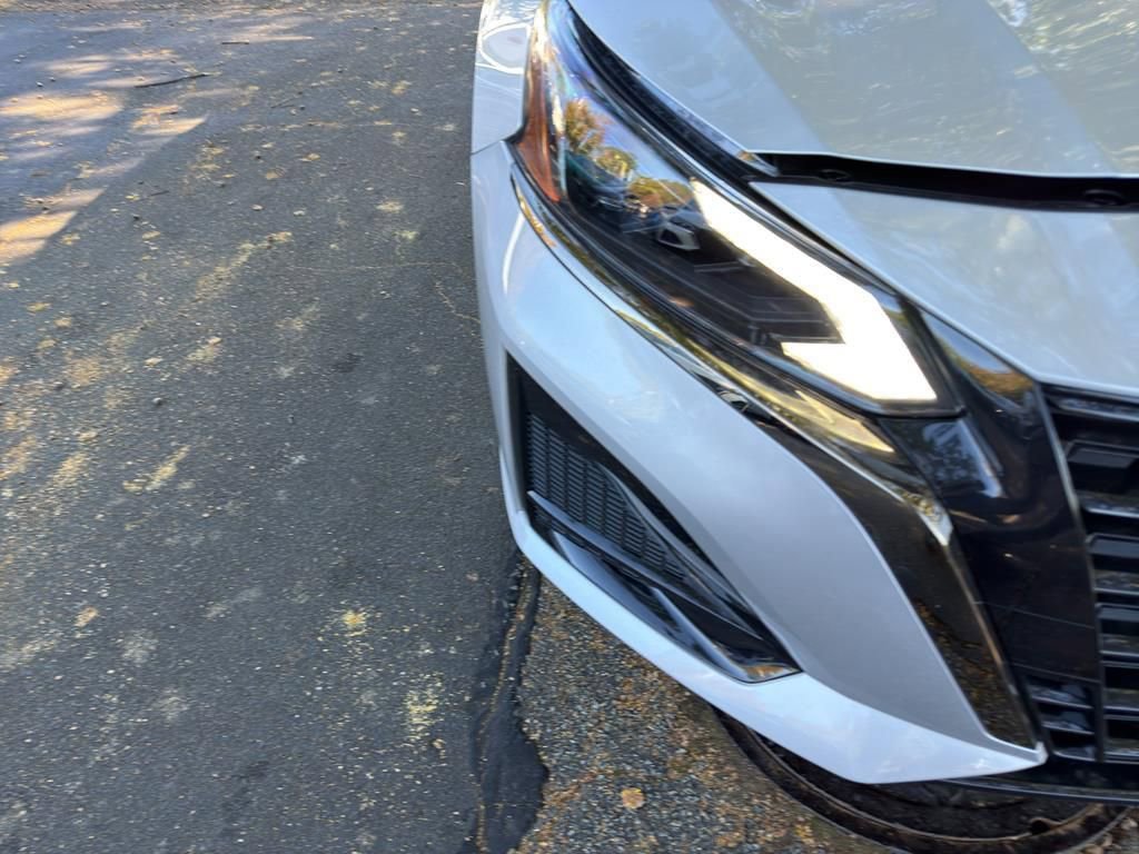 New 2025 Nissan Altima 2.5 SR image 10