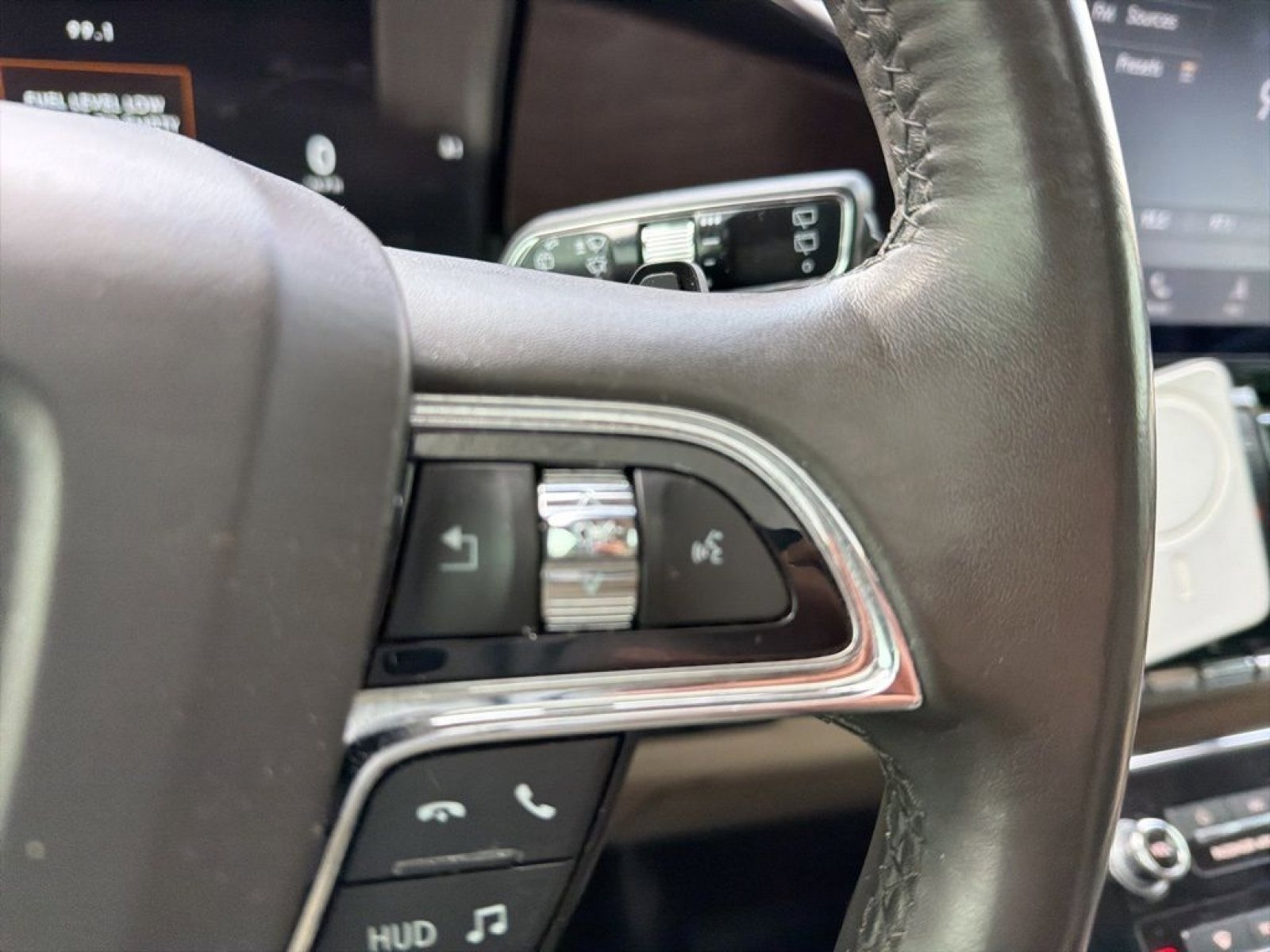 Used 2019 Lincoln Navigator Reserve image 24