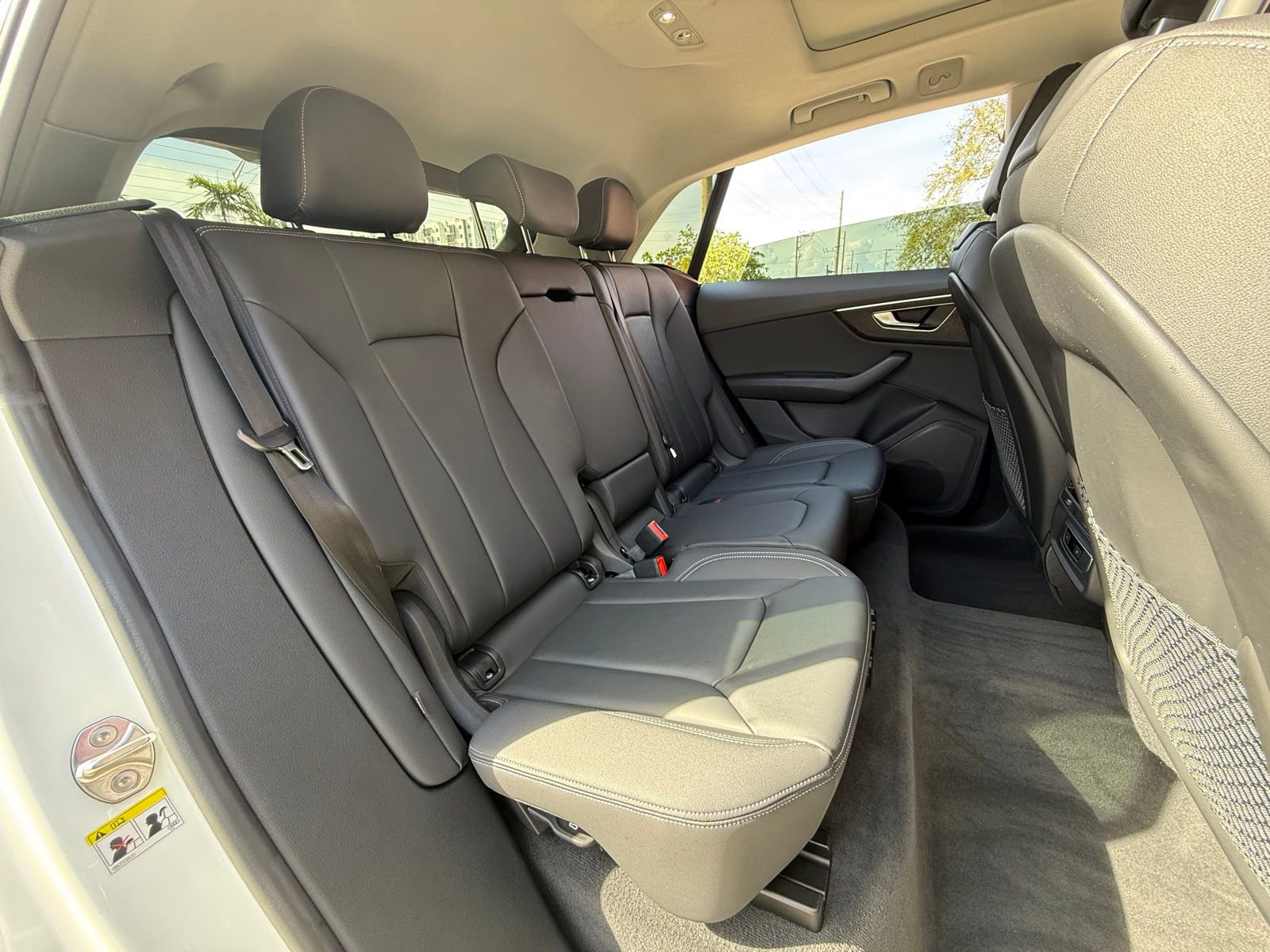 Used 2023 Audi Q8 Premium image 15