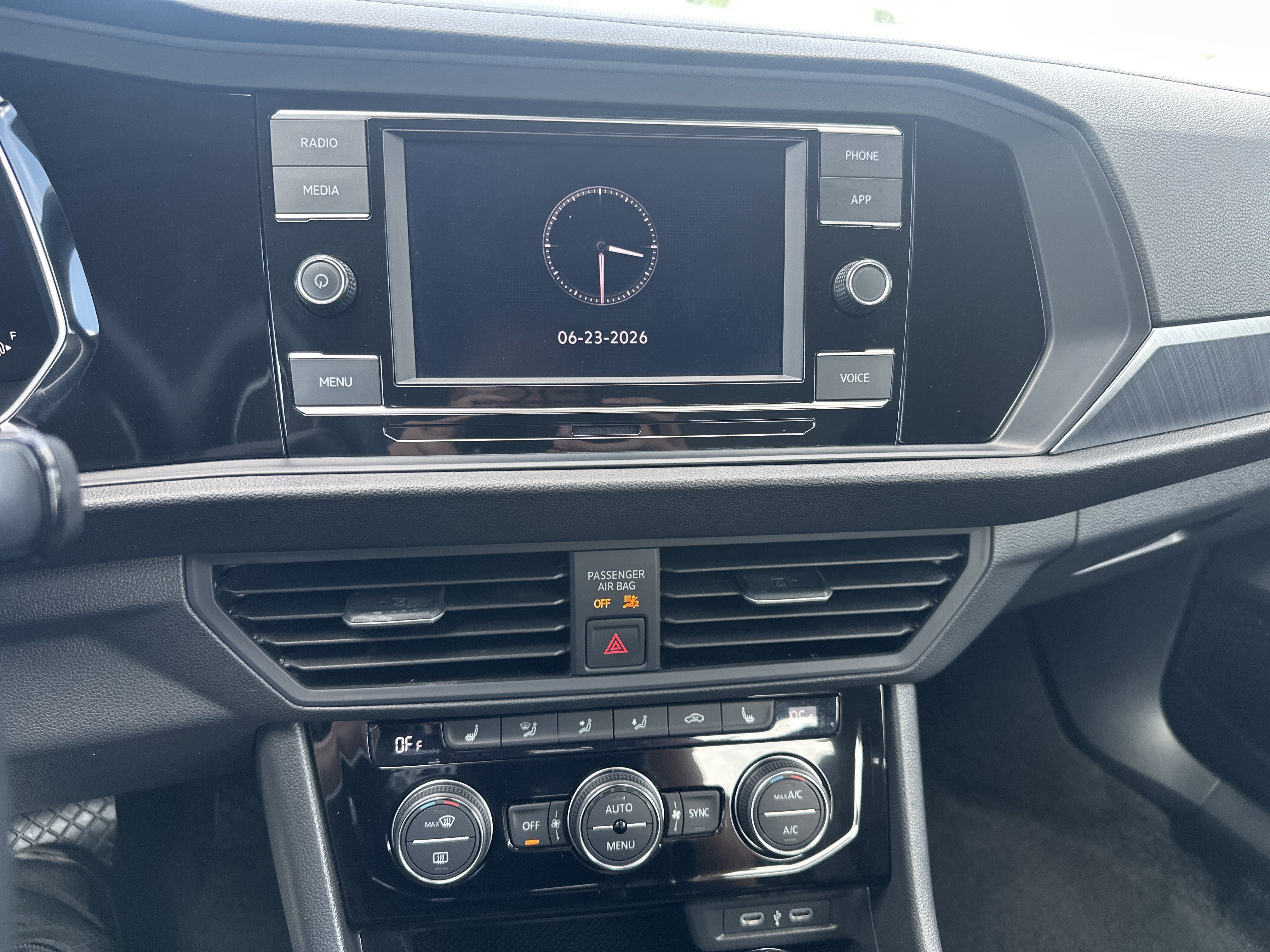 Used 2024 Volkswagen Jetta SE FWD image 16