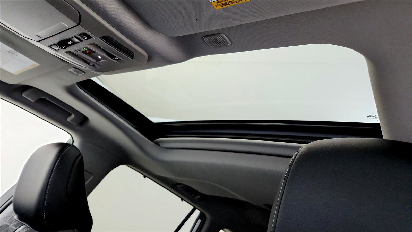 Certified 2024 Toyota Highlander XLE image 28