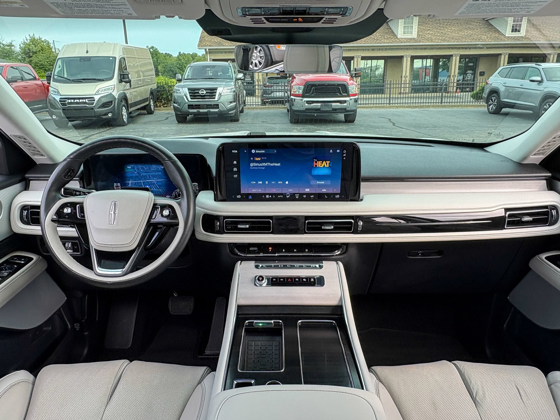 Used 2025 Lincoln Aviator Reserve w/ Luxury Package RWD image 35
