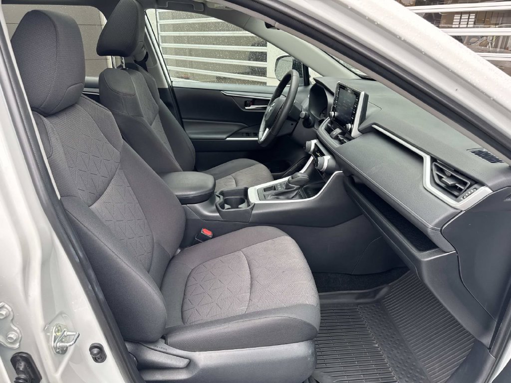 Used 2019 Toyota RAV4 XLE w/ Convenience Package AWD/4WD image 9