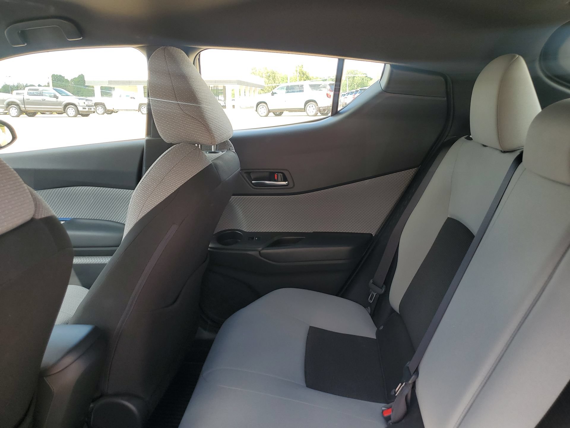 Used 2019 Toyota C-HR XLE FWD image 30