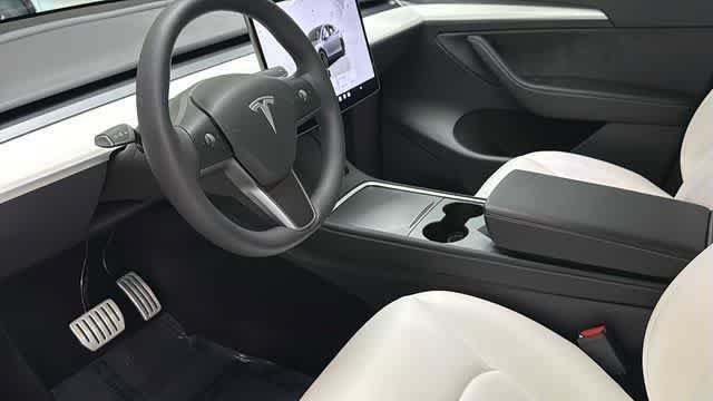 Used 2024 Tesla Model Y Performance AWD/4WD image 24