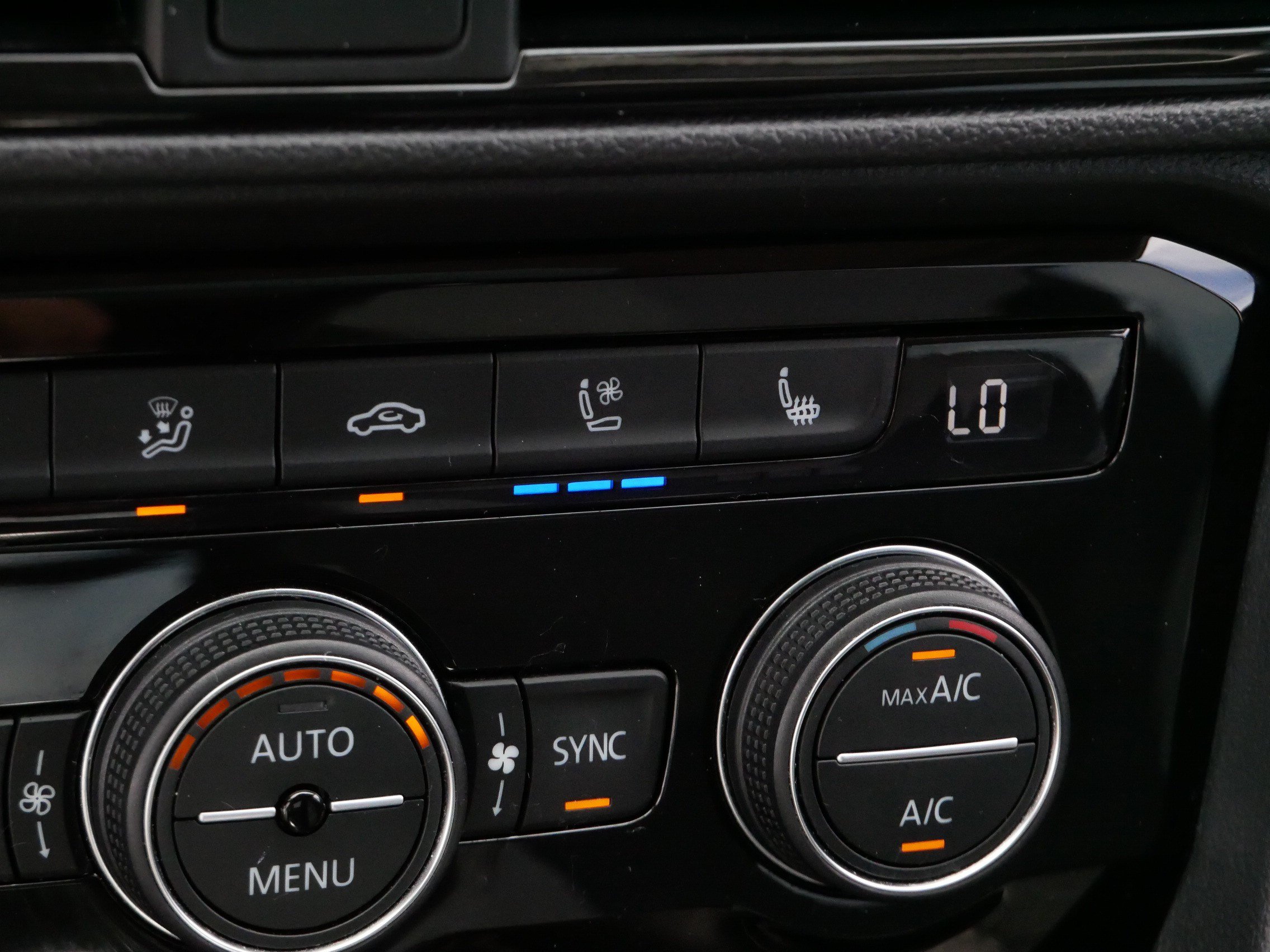 Certified 2023 Volkswagen Taos SEL AWD/4WD image 28