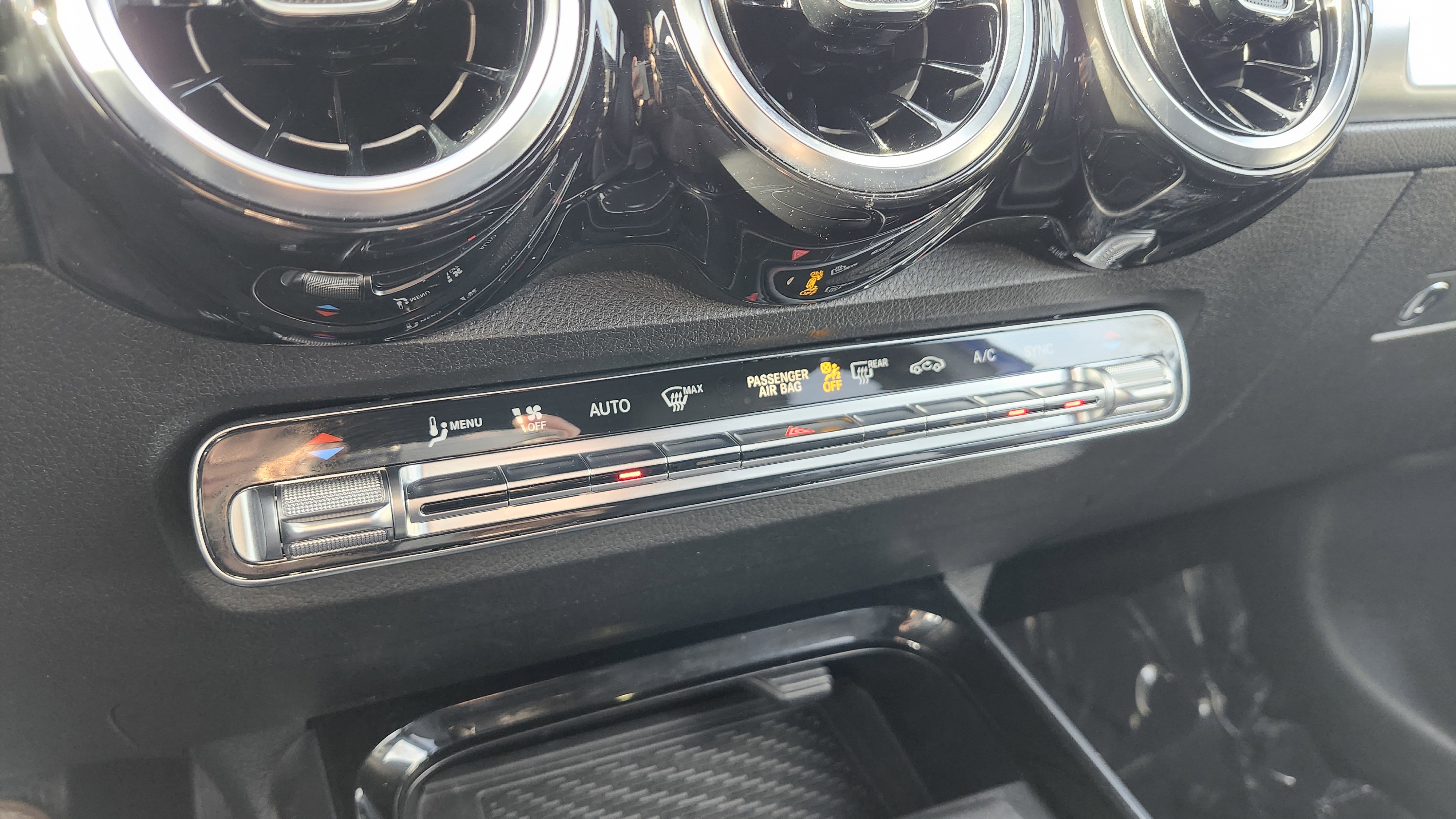 Used 2021 Mercedes-Benz GLB 250 4MATIC image 35