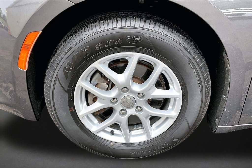 Used 2020 Chrysler Pacifica Touring-L FWD image 31